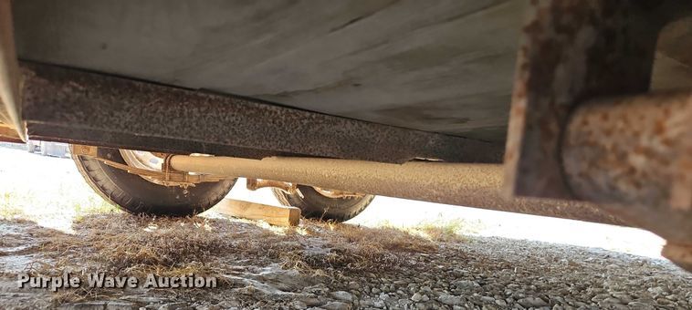 image for item EB8340 2004 Hook-On Trailers horse trailer