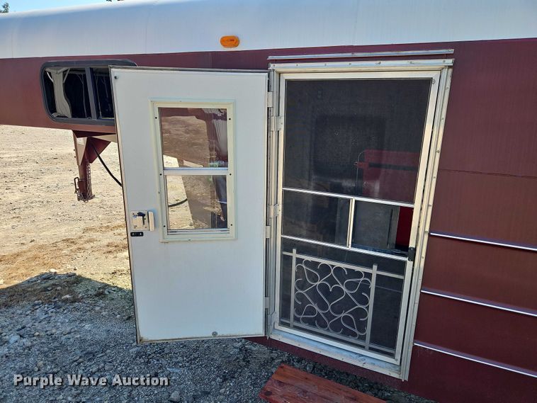 image for item EB8340 2004 Hook-On Trailers horse trailer