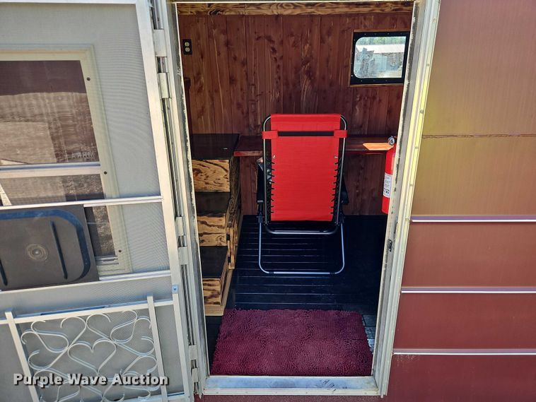 image for item EB8340 2004 Hook-On Trailers horse trailer