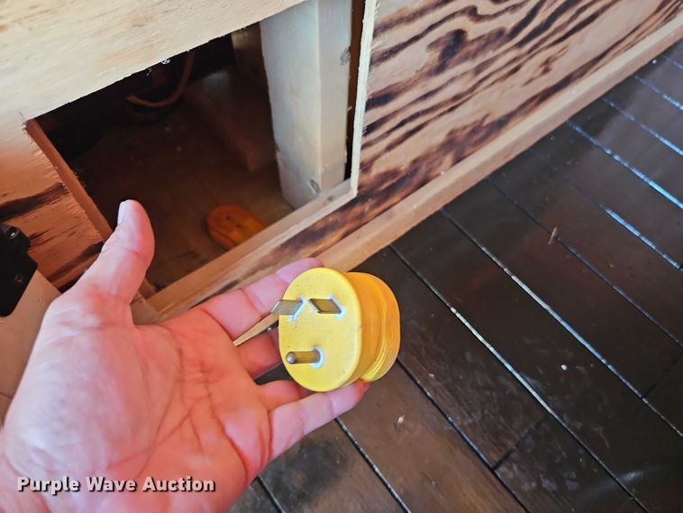 image for item EB8340 2004 Hook-On Trailers horse trailer