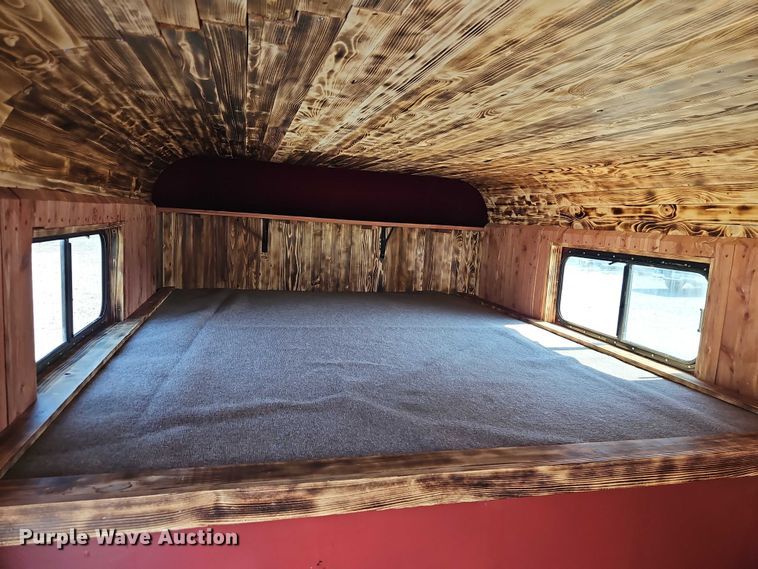 image for item EB8340 2004 Hook-On Trailers horse trailer