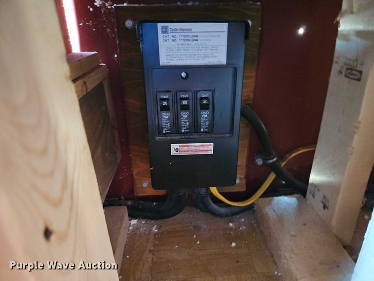 image for item EB8340 2004 Hook-On Trailers horse trailer