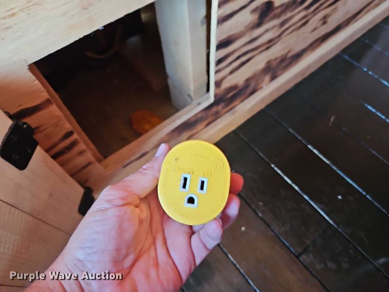 image for item EB8340 2004 Hook-On Trailers horse trailer