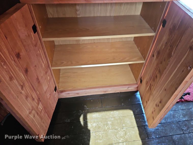 image for item EB8340 2004 Hook-On Trailers horse trailer