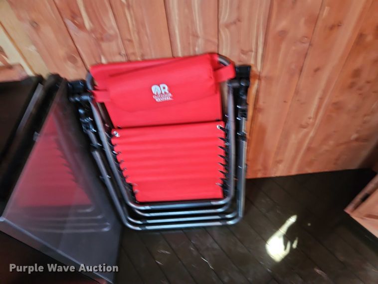 image for item EB8340 2004 Hook-On Trailers horse trailer