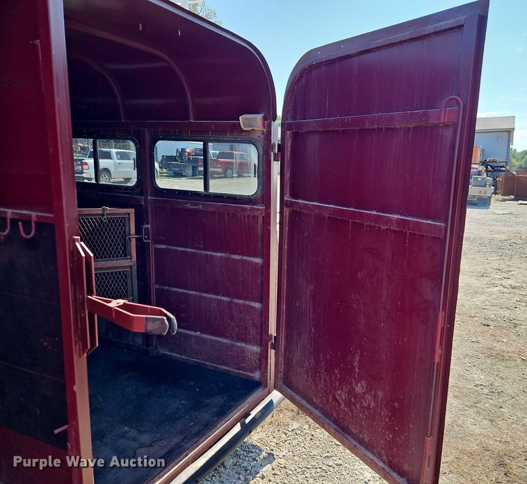 image for item EB8340 2004 Hook-On Trailers horse trailer