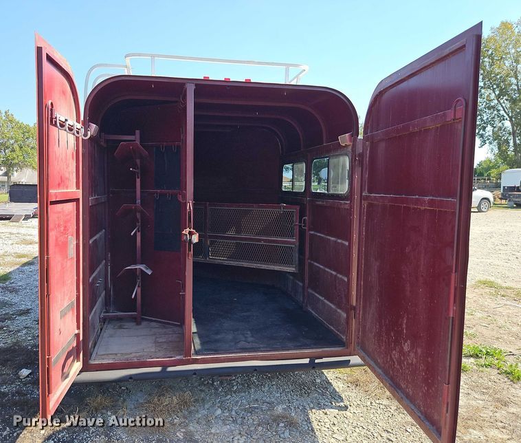 image for item EB8340 2004 Hook-On Trailers horse trailer