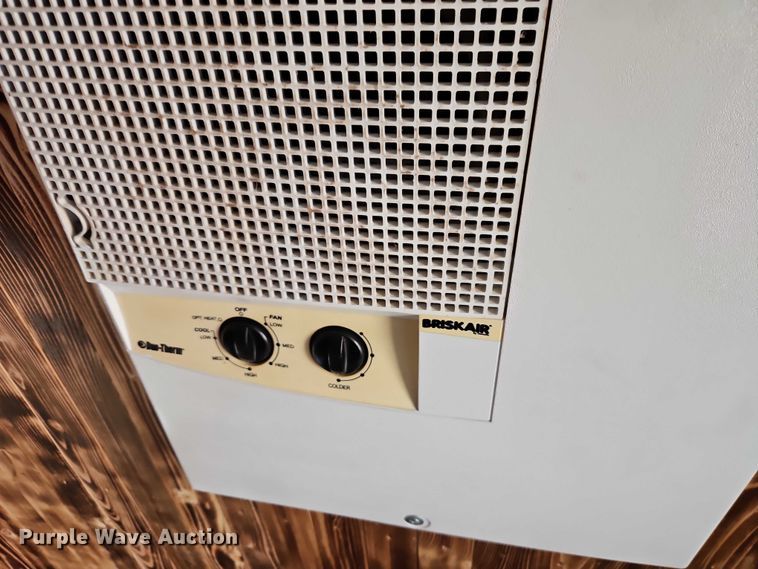 image for item EB8340 2004 Hook-On Trailers horse trailer