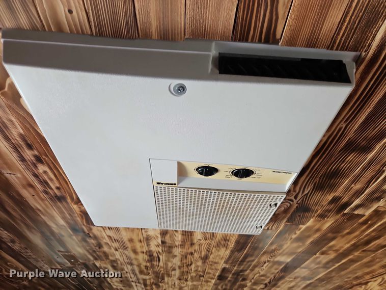 image for item EB8340 2004 Hook-On Trailers horse trailer