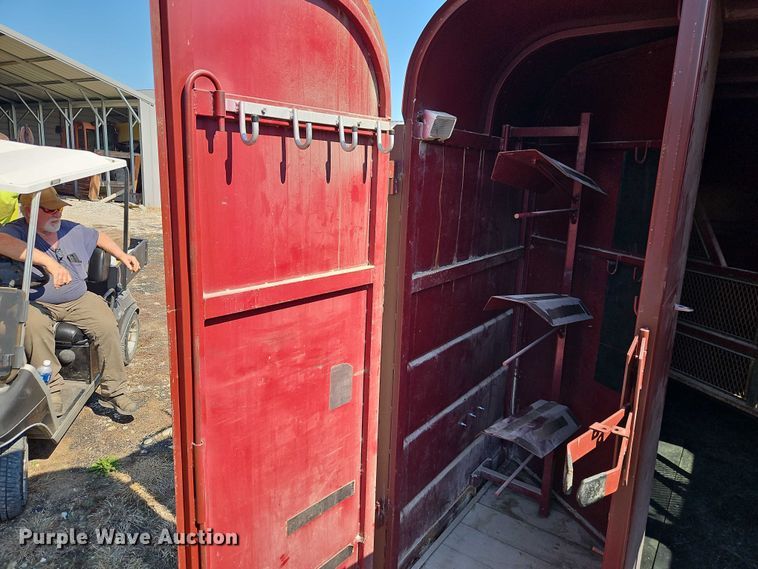 image for item EB8340 2004 Hook-On Trailers horse trailer