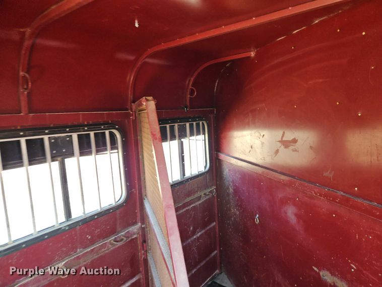 image for item EB8340 2004 Hook-On Trailers horse trailer