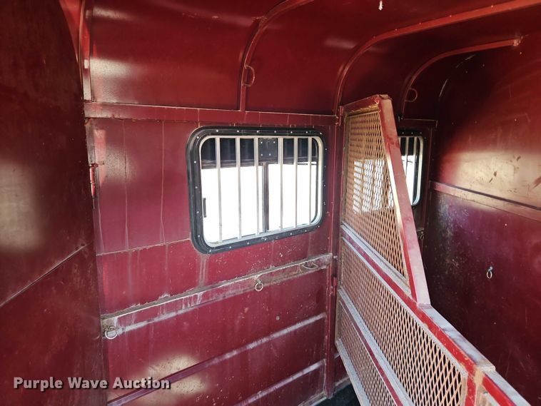 image for item EB8340 2004 Hook-On Trailers horse trailer