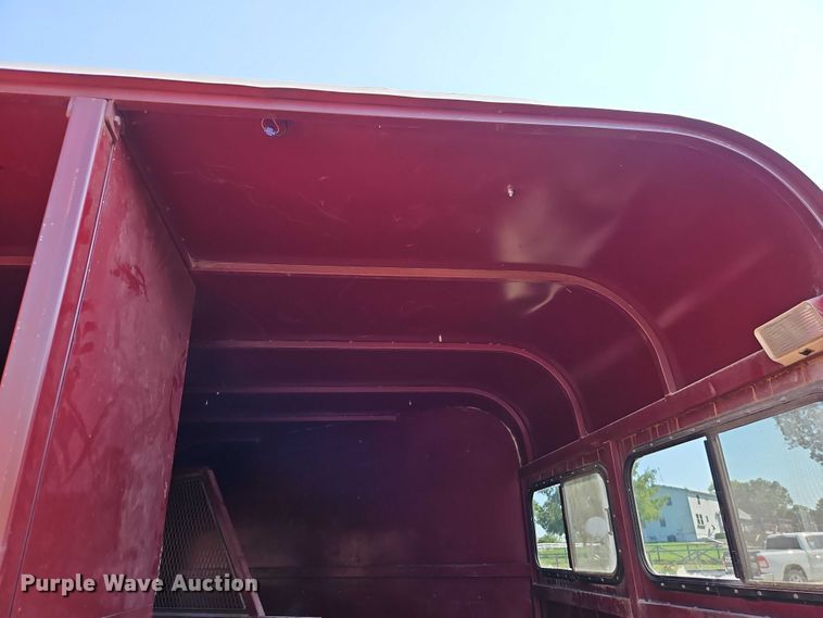 image for item EB8340 2004 Hook-On Trailers horse trailer