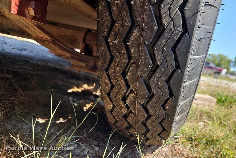 image for item EB8340 2004 Hook-On Trailers horse trailer