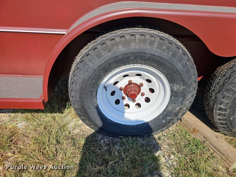 image for item EB8340 2004 Hook-On Trailers horse trailer