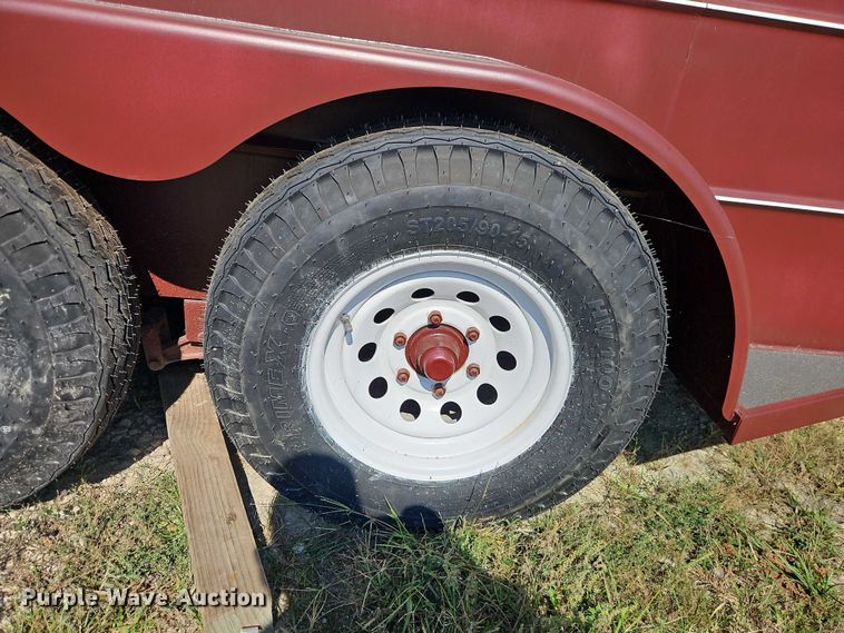 image for item EB8340 2004 Hook-On Trailers horse trailer