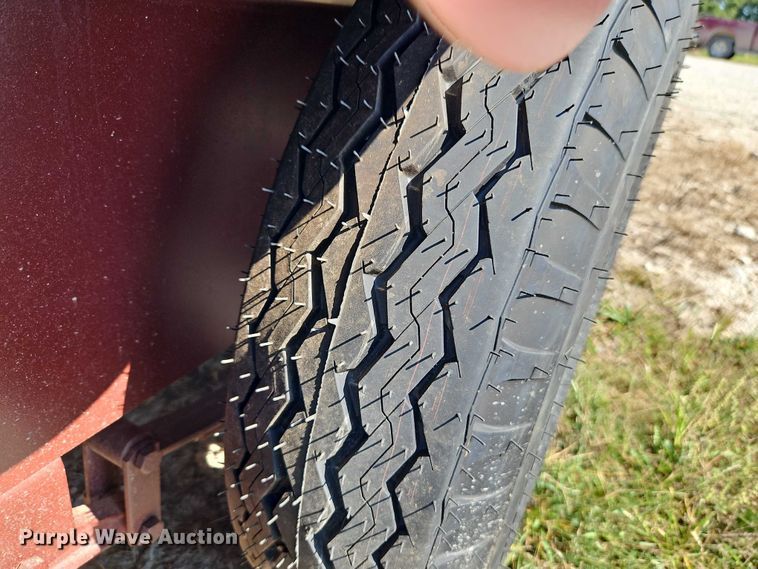 image for item EB8340 2004 Hook-On Trailers horse trailer