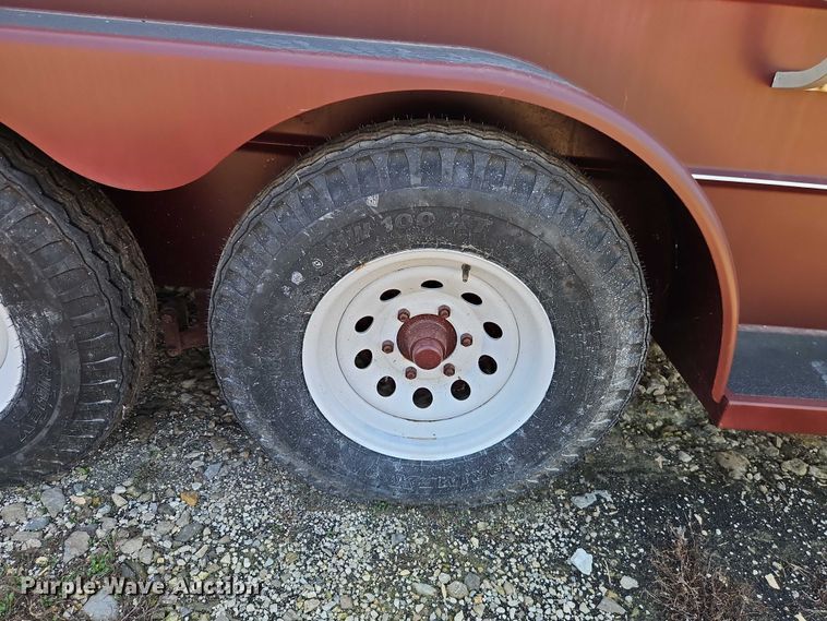 image for item EB8340 2004 Hook-On Trailers horse trailer