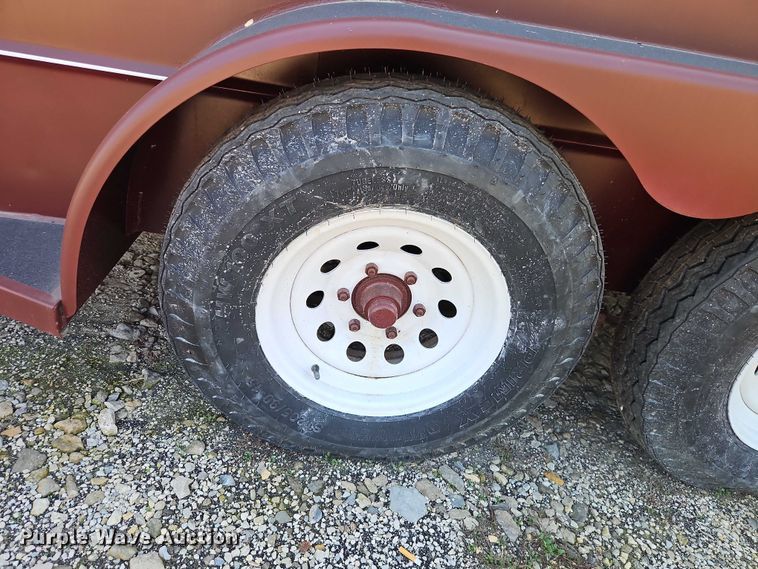 image for item EB8340 2004 Hook-On Trailers horse trailer