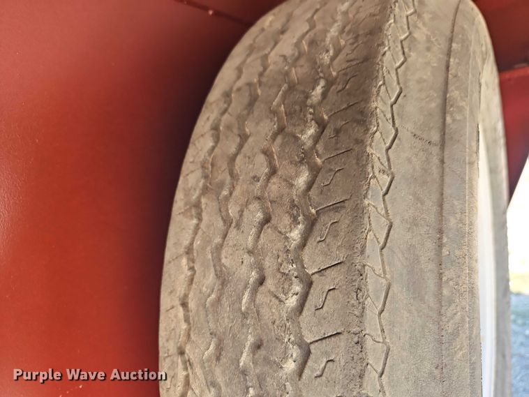 image for item EB8340 2004 Hook-On Trailers horse trailer