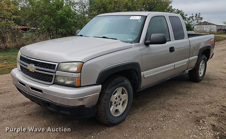 image for item EB8366 2006 Chevrolet Silverado 1500 Ext. Cab pickup truck