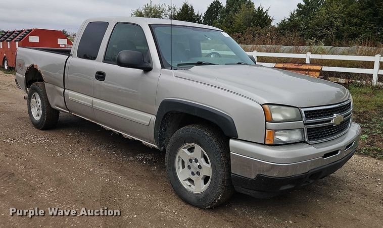 image for item EB8366 2006 Chevrolet Silverado 1500 Ext. Cab pickup truck