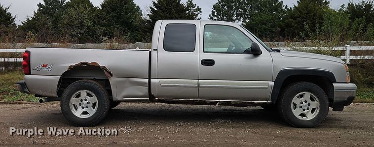 image for item EB8366 2006 Chevrolet Silverado 1500 Ext. Cab pickup truck