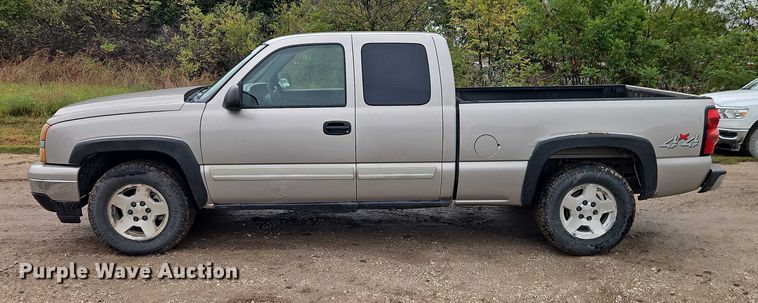 image for item EB8366 2006 Chevrolet Silverado 1500 Ext. Cab pickup truck