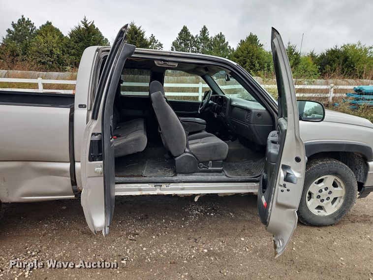 image for item EB8366 2006 Chevrolet Silverado 1500 Ext. Cab pickup truck