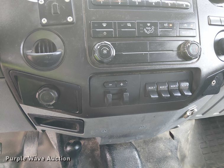 image for item EC1188 2013 Ford F250 Super Duty Crew Cab pickup truck