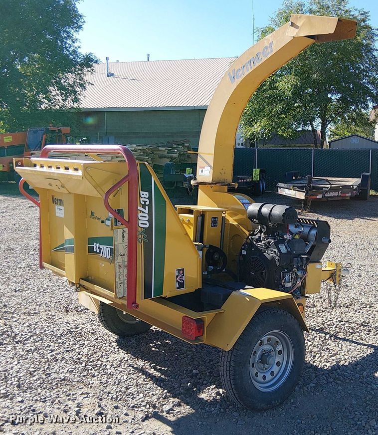 image for item EC1208 2019 Vermeer BC700XL wood chipper