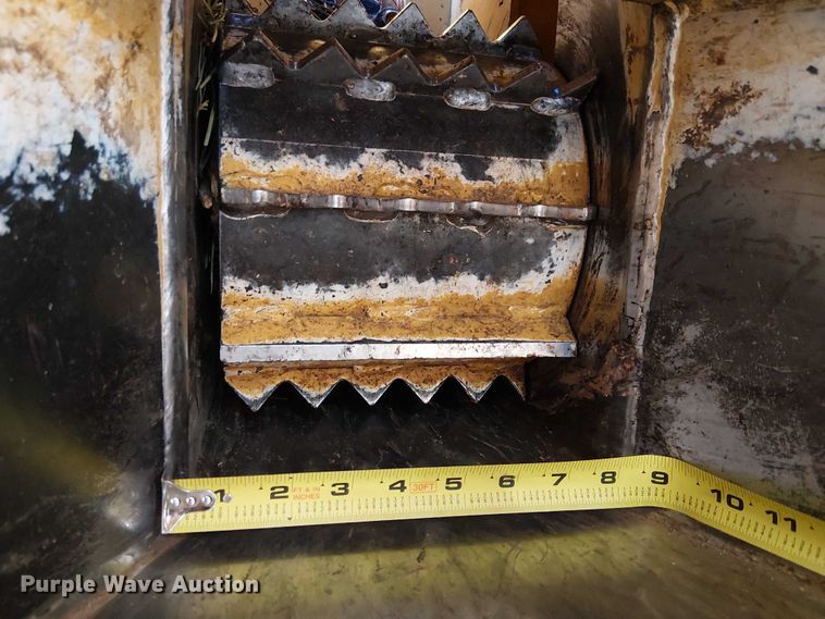 image for item EC1208 2019 Vermeer BC700XL wood chipper