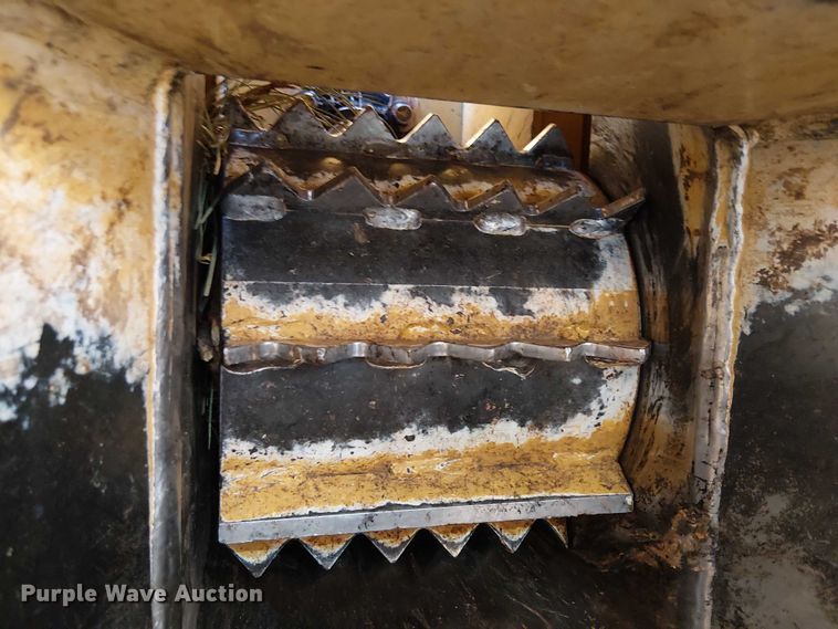 image for item EC1208 2019 Vermeer BC700XL wood chipper