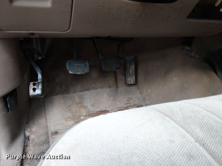 image for item EC1210 1992 Ford F Super Duty dump flatbed truck