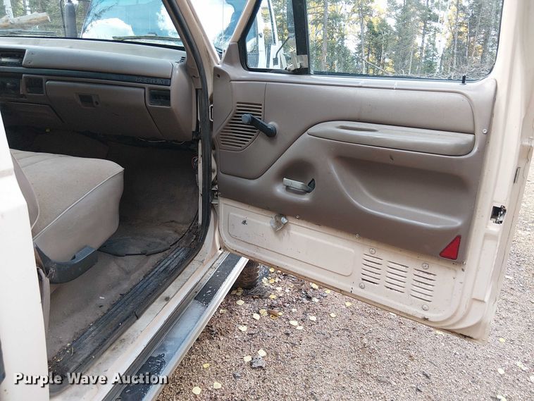 image for item EC1210 1992 Ford F Super Duty dump flatbed truck