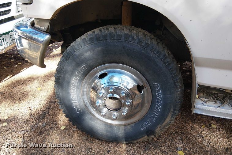 image for item EC1210 1992 Ford F Super Duty dump flatbed truck