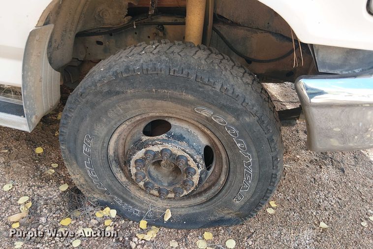 image for item EC1210 1992 Ford F Super Duty dump flatbed truck