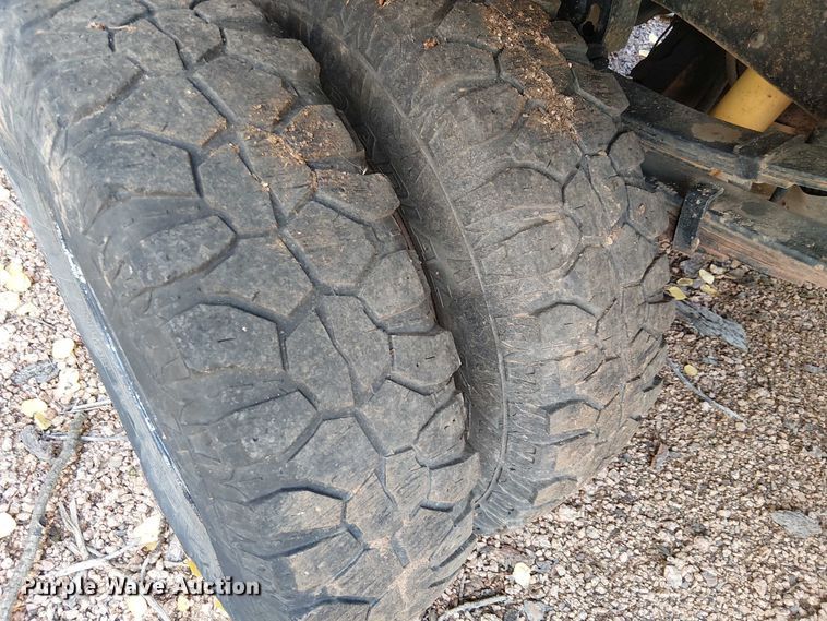 image for item EC1210 1992 Ford F Super Duty dump flatbed truck