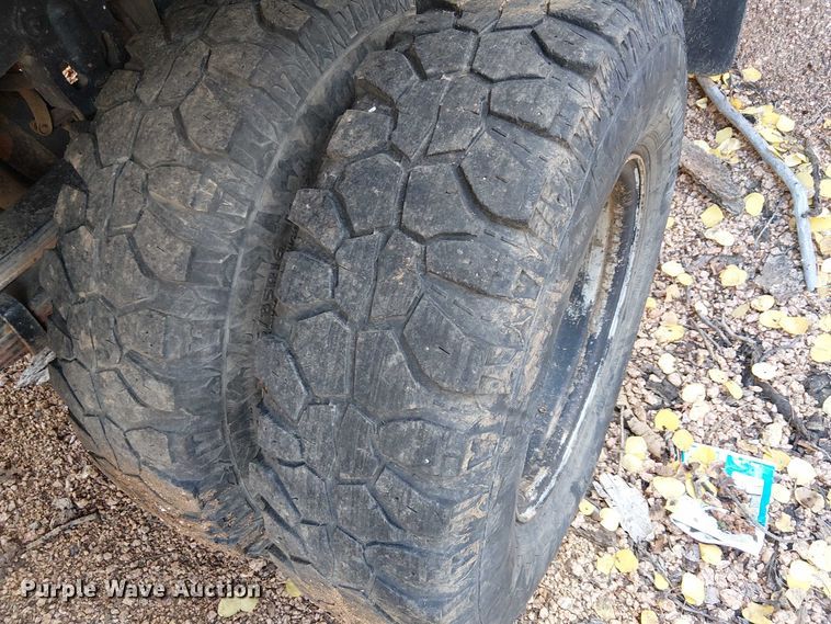 image for item EC1210 1992 Ford F Super Duty dump flatbed truck