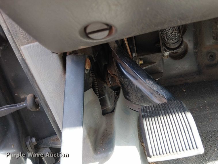 image for item EC1211 2003 Ford F250 Super Duty Crew Cab dump flatbed pickup truck