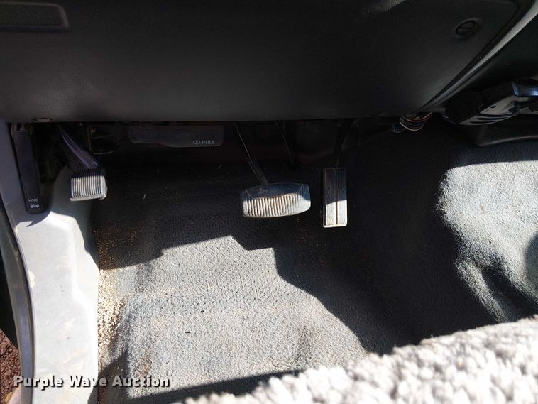 image for item EC1211 2003 Ford F250 Super Duty Crew Cab dump flatbed pickup truck