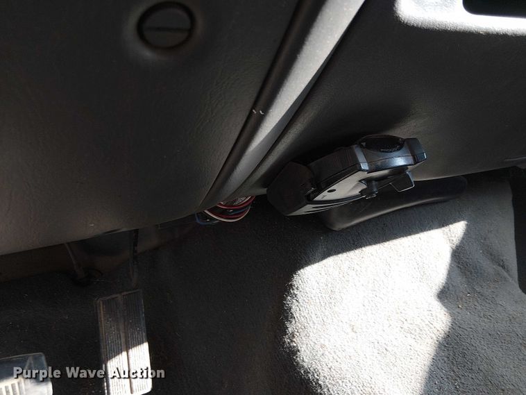 image for item EC1211 2003 Ford F250 Super Duty Crew Cab dump flatbed pickup truck