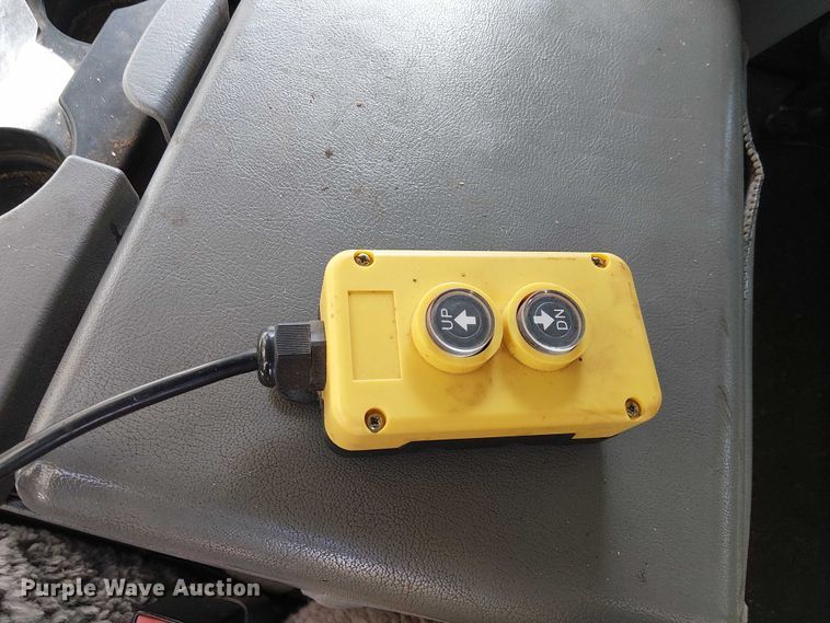 image for item EC1211 2003 Ford F250 Super Duty Crew Cab dump flatbed pickup truck