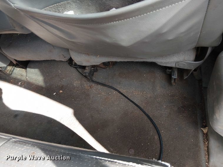 image for item EC1211 2003 Ford F250 Super Duty Crew Cab dump flatbed pickup truck