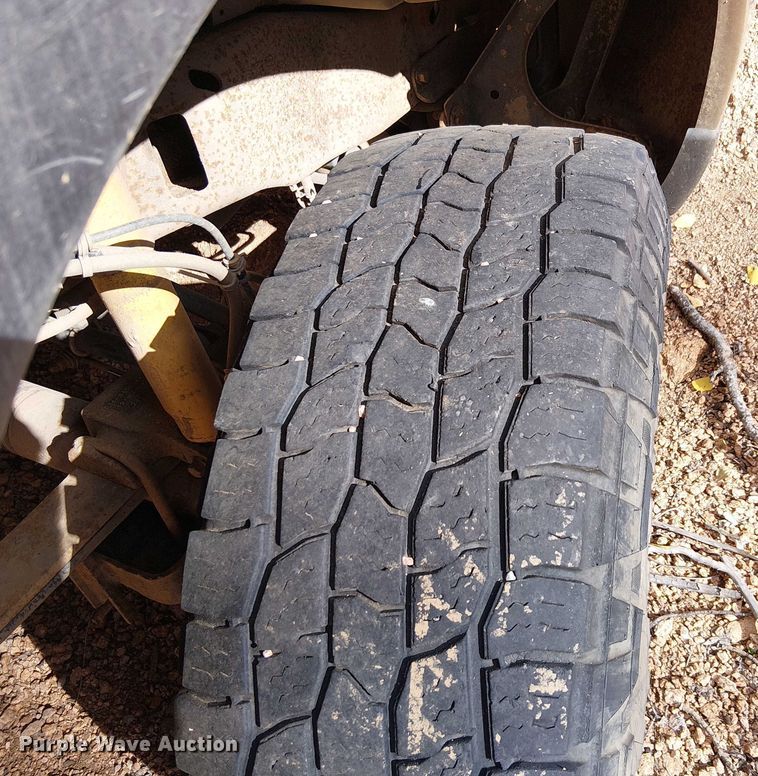 image for item EC1211 2003 Ford F250 Super Duty Crew Cab dump flatbed pickup truck