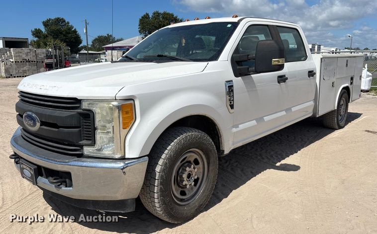 image for item EC3847 2017 Ford F350 Super Duty Crew Cab utility bed pickup truck