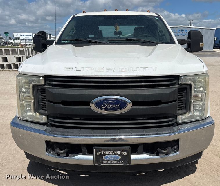 image for item EC3847 2017 Ford F350 Super Duty Crew Cab utility bed pickup truck