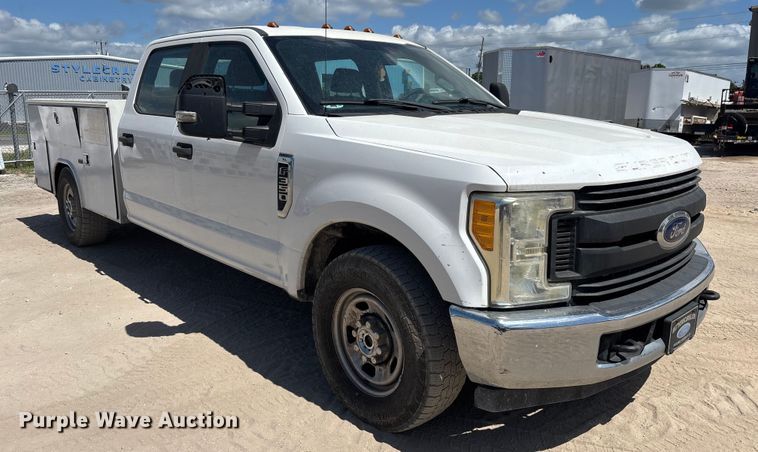 image for item EC3847 2017 Ford F350 Super Duty Crew Cab utility bed pickup truck