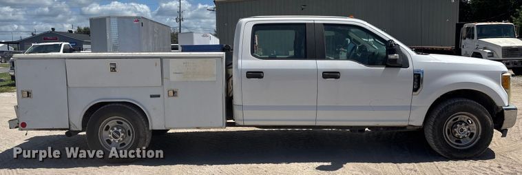 image for item EC3847 2017 Ford F350 Super Duty Crew Cab utility bed pickup truck