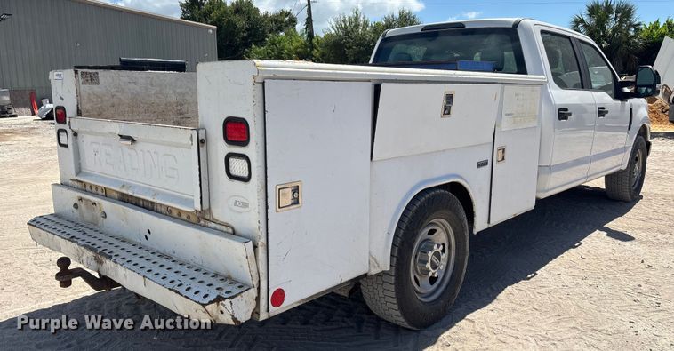 image for item EC3847 2017 Ford F350 Super Duty Crew Cab utility bed pickup truck